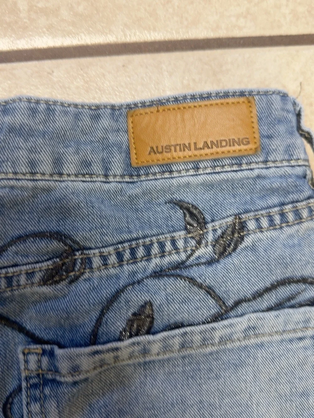 Austin Landing Y2K Angel Wing Rhinestone Bermuda Jorts Size 7